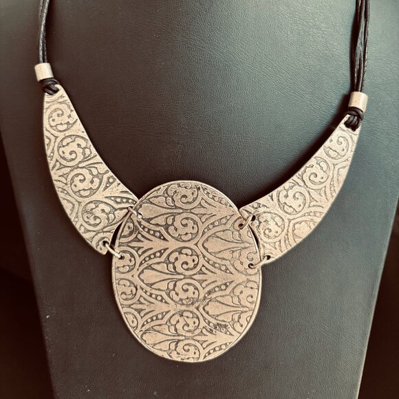 FRIDA Necklace - Picture 2 of 5